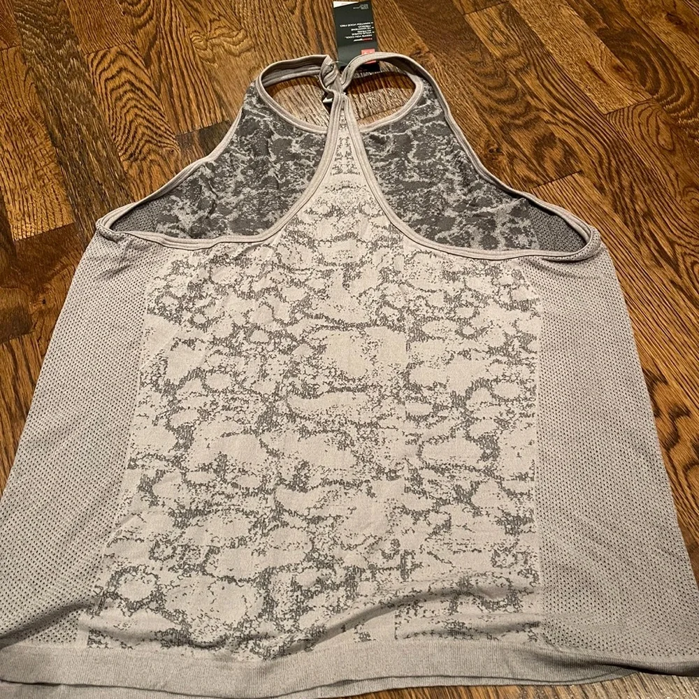 NWT Under Armour Women’s Tank - Picture 2 of 6